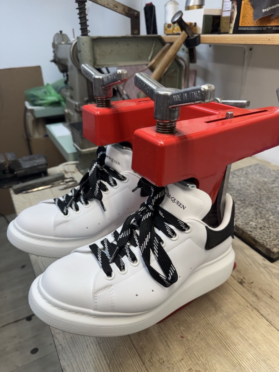 Largire pantofi in Bucuresti – Confort perfect pentru incaltamintea ta