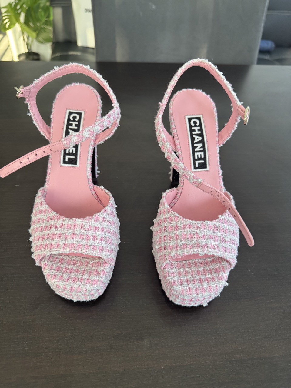 Curatare si largire monturi – Sandale Chanel